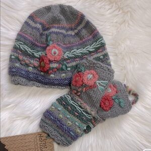 New! Frosty Blooms Beanie and Mittens Set Retail $98.